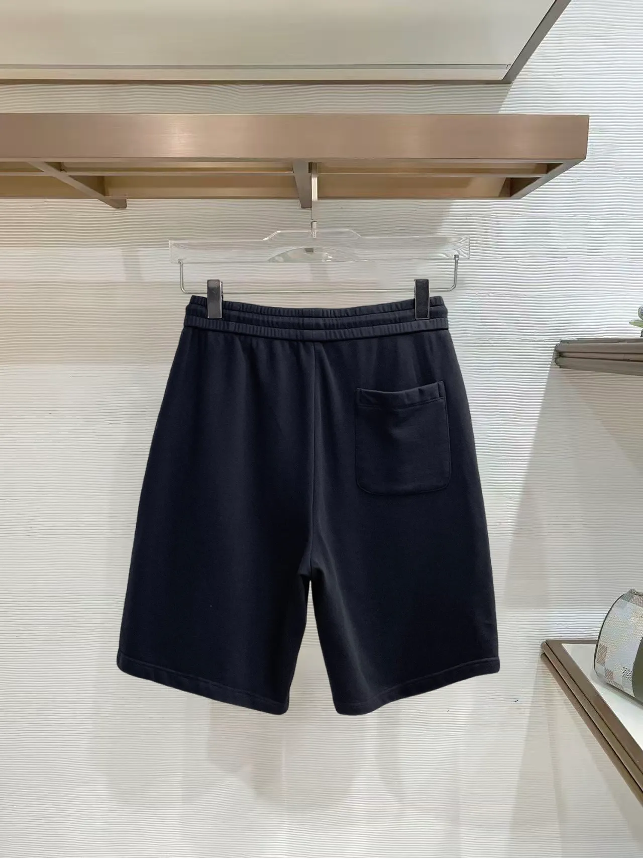 Balenciaga's three-standard complete 2026 summer New Arrival men's casual shorts, advanced custom-made Breathable fabric, Breathable fabric, extremely stretchy and comfortable, impeccable details, top-grade accessories, original logo design concept, delicate and soft feel! The upper body fit is awesome! Size: M-XXXL Please state your height and weight when ordering